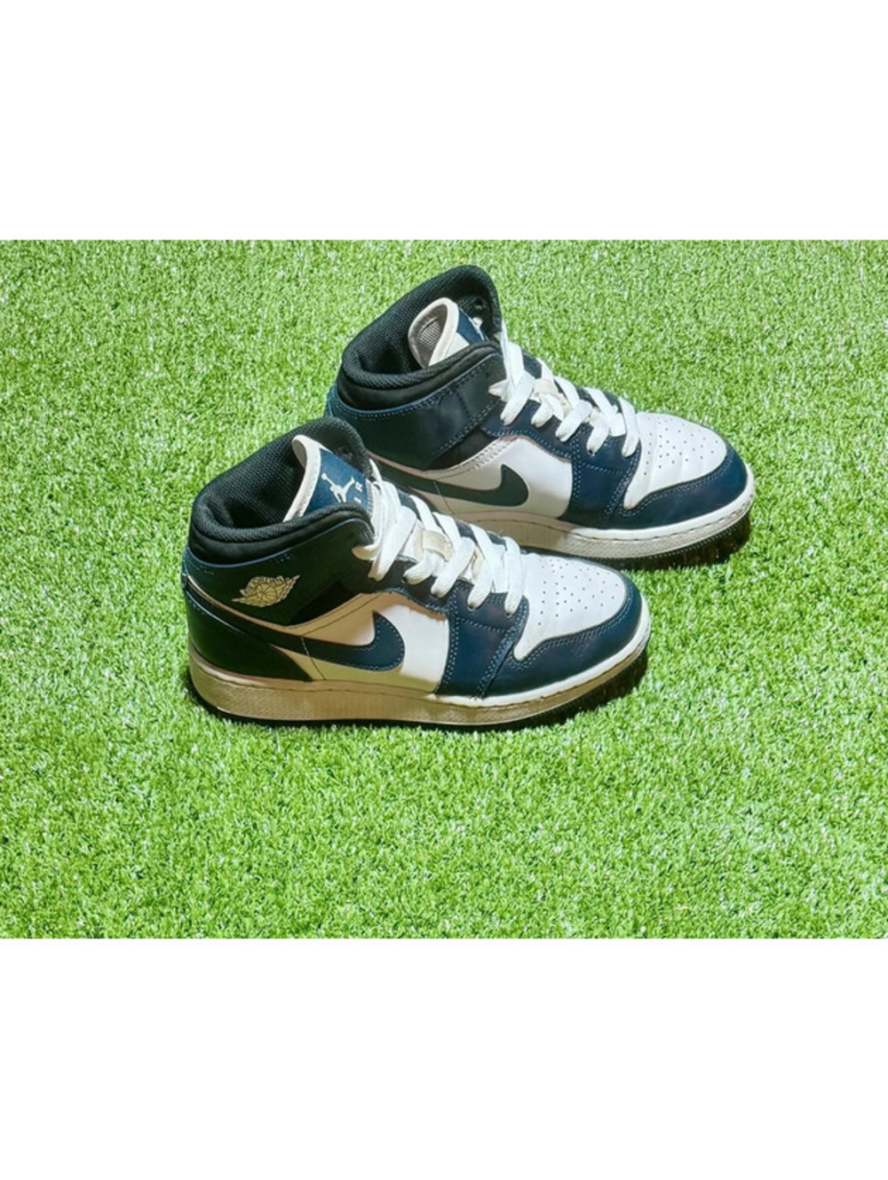 Air Jordan 1 Mid Navy White – Size 5.5Y / Women’s 7